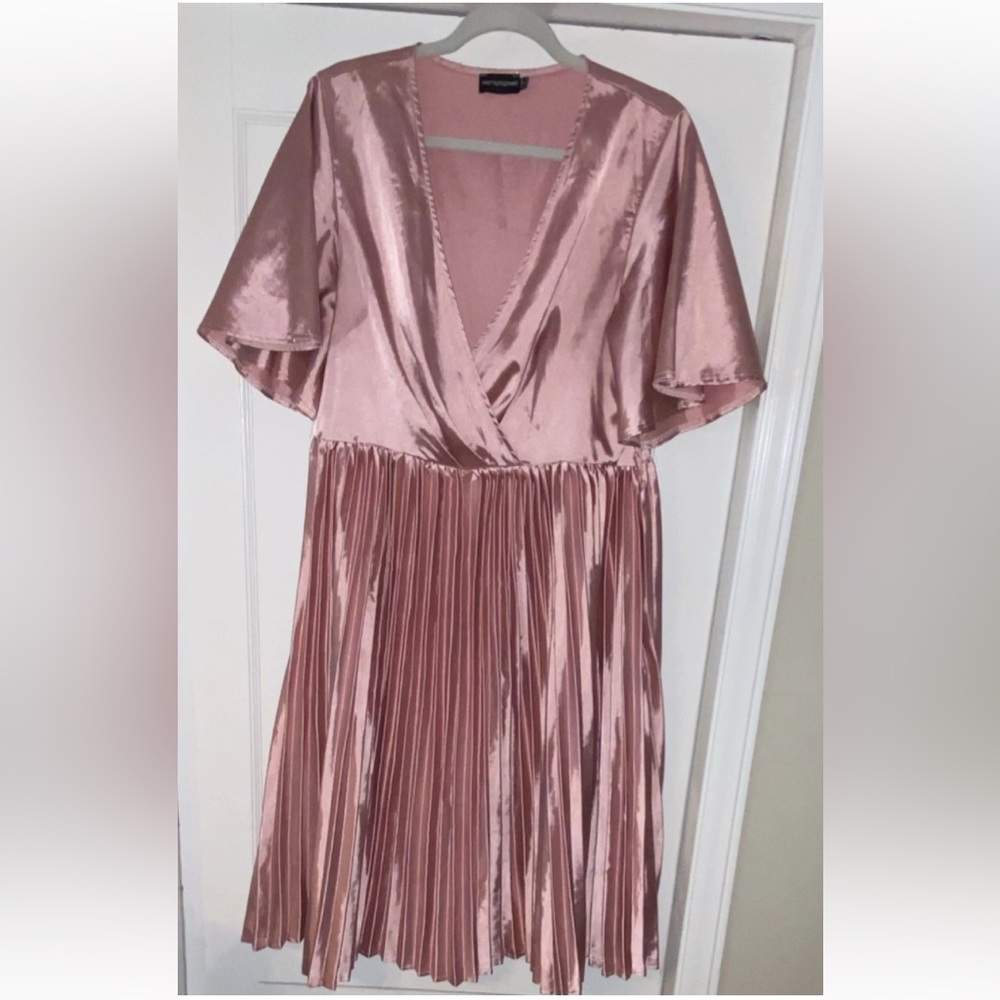 PrettyLittleThing Blush Satin V-Neck Midi Dress